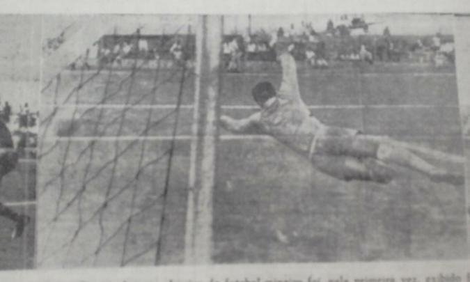 Em 1960, ano de fundação de Brasília, o então presidente Juscelino Kubitschek convidou os dois clubes para um amistoso no acanhado Estádio Israel Pinheiro, com campo de terra, para celebrar a 'paz' entre os rivais, que haviam rompido em 1958. O único clássico fora de Minas em território brasileiro terminou com empate por 2 a 2. O jornal Estado de Minas registrou o fato inédito.