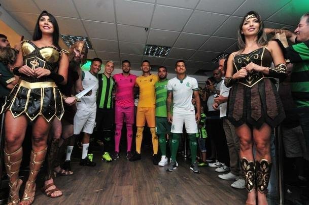 Coleo de uniformes do Amrica da temporada 2019. Clube adotou marca prpria, a Sparta. Por isso, desfile na loja do clube, no shopping Boulevard, em BH, foi ao estilo espartano