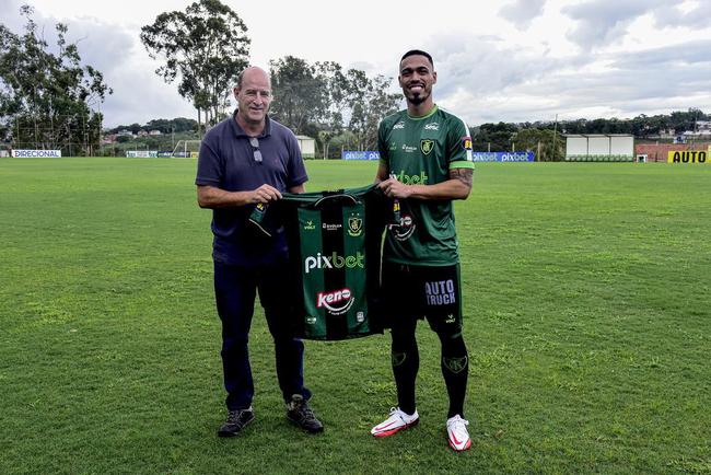 Novo reforço do América para 2022, o zagueiro Éder foi apresentado oficialmente no dia 10 de janeiro