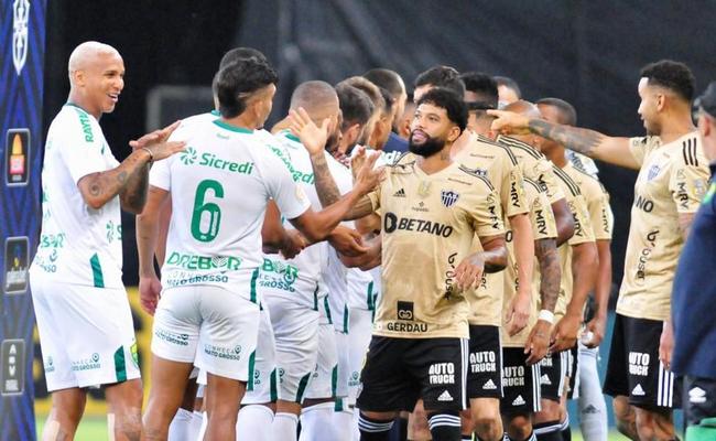 Deyverson imita invaso e provoca torcida do Atltico no Mineiro