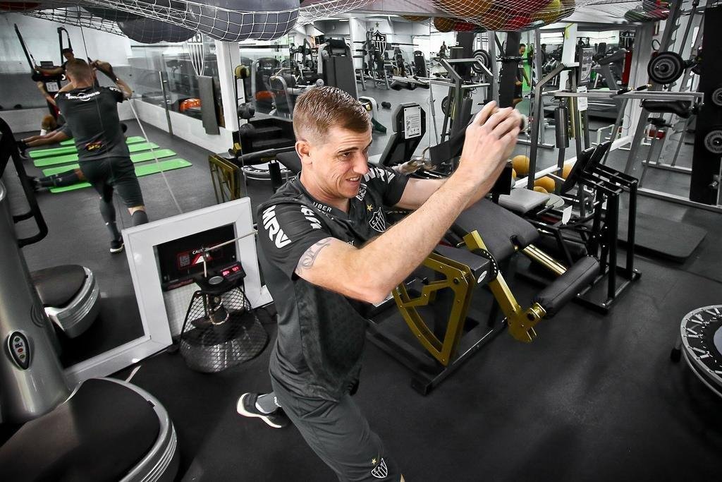 Depois da vitria por 3 a 0 sobre o Coimbra, em jogo-treino na Cidade do Galo, os jogadores do Atltico fizeram um trabalho fsico na academia do CT. Veja fotos