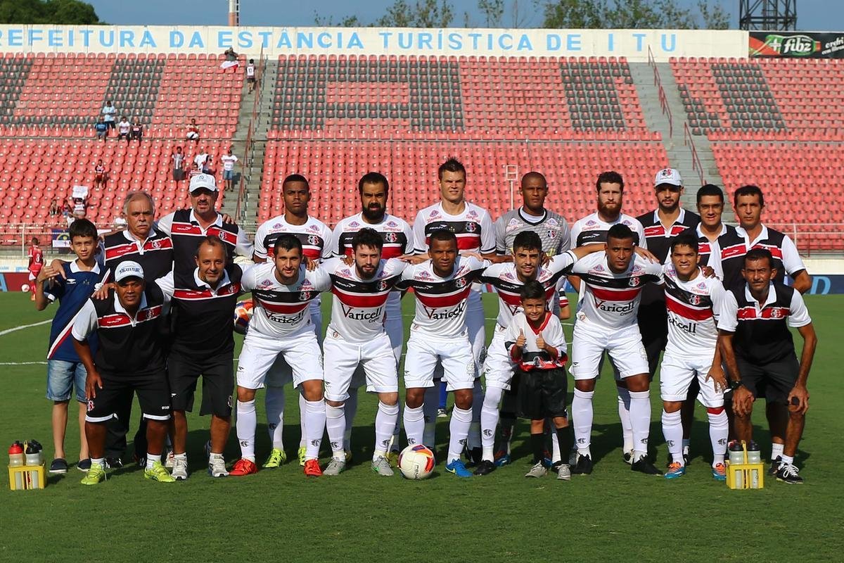 Uniforme da Penalty que o Santa Cruz conquistou o acesso à Série A do Brasileiro em 2015