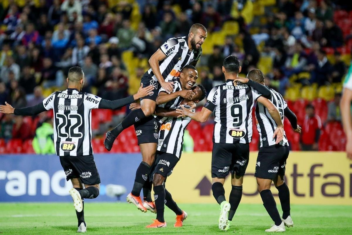 Elias marcou o terceiro e sacramentou classificao do Atltico sobre La Equidad, em Bogot