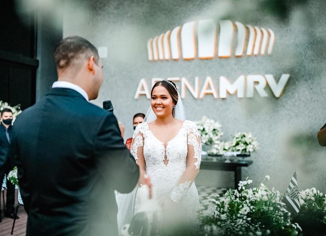 Imagens do casamento de Kathleen Nogueira Fernandes Maestro e Samuel Maestro Silveira, na Arena MRV