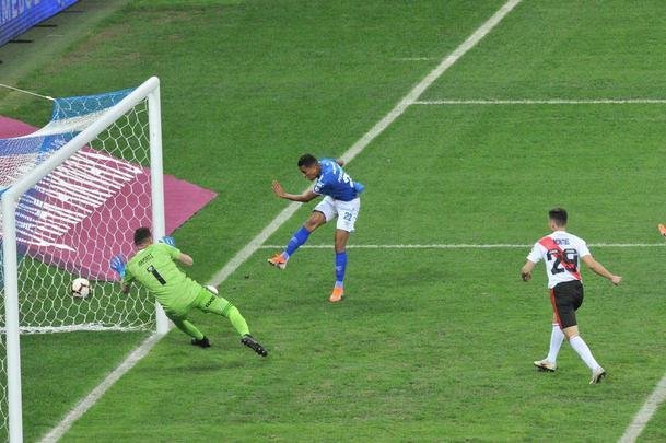 Fotos do primeiro tempo do duelo entre Cruzeiro e River Plate, no Mineiro, pelas oitavas de final da Copa Libertadores 2019