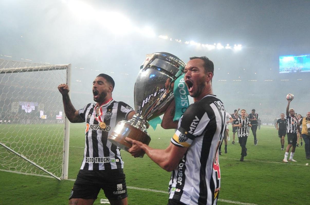 Festa do Atltico no Mineiro pela conquista do tricampeonato mineiro. Galo derrotou o Cruzeiro por 3 a 1 na final nica do estadual. Gols foram de Hulk (2) e Nacho