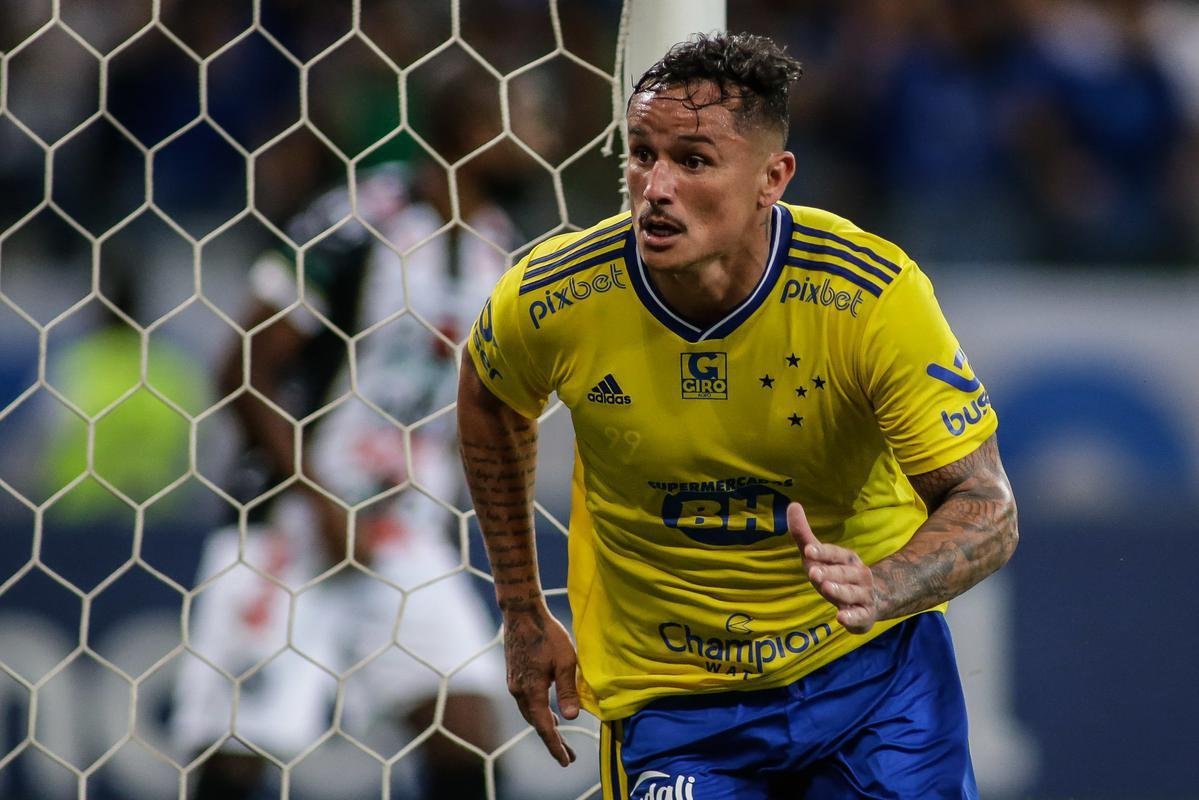 As melhores fotos do jogo entre Cruzeiro e Operrio-PR, no Mineiro, em Belo Horizonte, pela 29 rodada da Srie B do Brasileiro