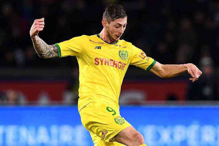 Polícia retoma buscas por avião desaparecido com jogador argentino Emiliano  Sala - Superesportes