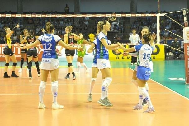 Minas x Praia: veja fotos da primeira partida da final