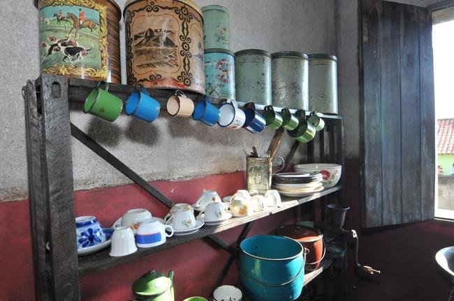 23/09/2012 - Pel visitou a casa onde viveu em Trs Coraes, chamada de Casa Pel. Na ida  cidade natal, o Rei do futebol e seu pai, Dondinho, foram homenageados tambm no Parque Joo Ramos do Nascimento (Parque Dondinho). Evento marcou as comemoraes dos 128 anos da cidade