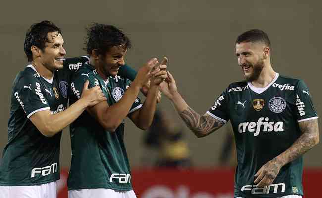 Scarpa virou o placar e deu a vitória ao Palmeiras na Copa do Brasil