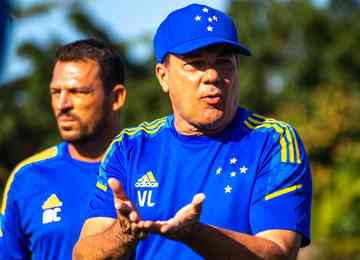 Mesmo com indefinição sobre SAF e crise financeira, técnico garante que Cruzeiro montará time competitivo para voltar à Série A e gerar interesse do mercado
