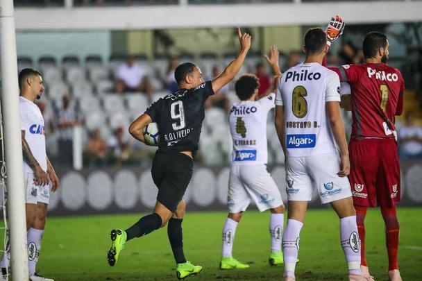 Na Vila Belmiro, Atlético é derrotado pelo Santos por 3 a 2, pela 37ª rodada do Campeonato Brasileiro