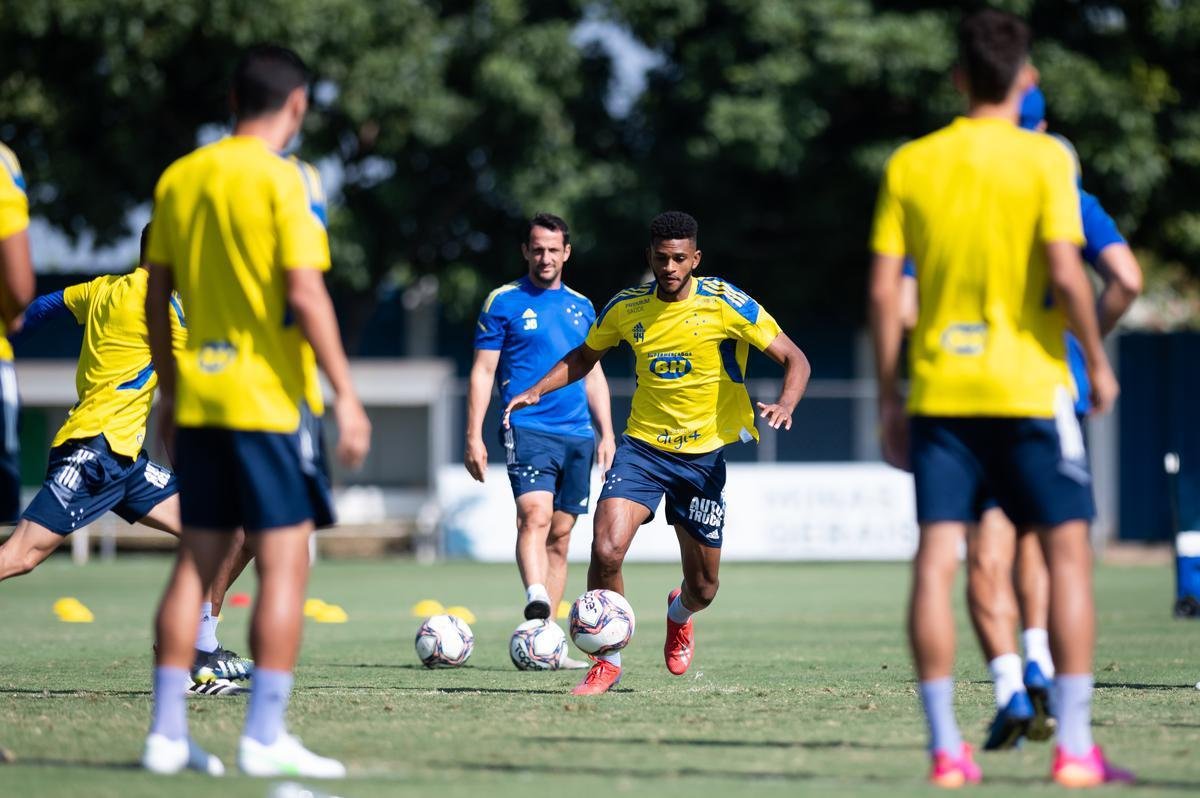 Cruzeiro precisa vencer o Amrica por dois gols de diferena para ir  final do Mineiro 