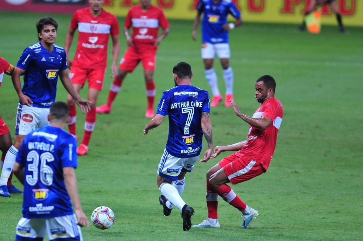 Fotos do duelo entre Cruzeiro e CRB, no Mineiro, em Belo Horizonte, pela oitava rodada da Srie B do Brasileiro
