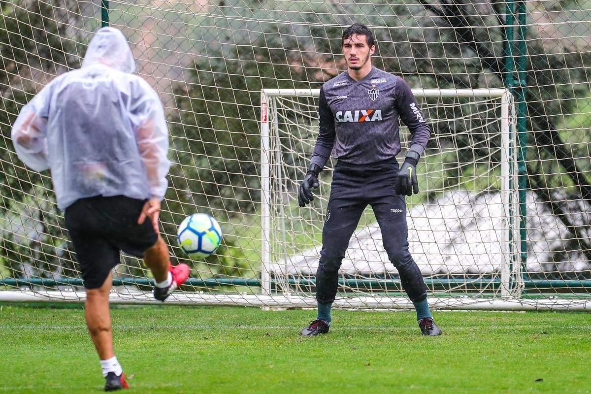 Atlético treinou sob chuva intensa na Cidade do Galo nesta quinta-feira à tarde