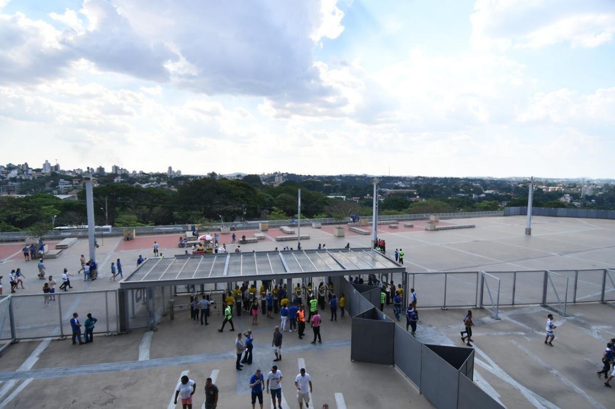 Fotos da torcida do Cruzeiro no clssico contra o Atltico, no Mineiro, pela 32 rodada do Campeonato Brasileiro 2019
