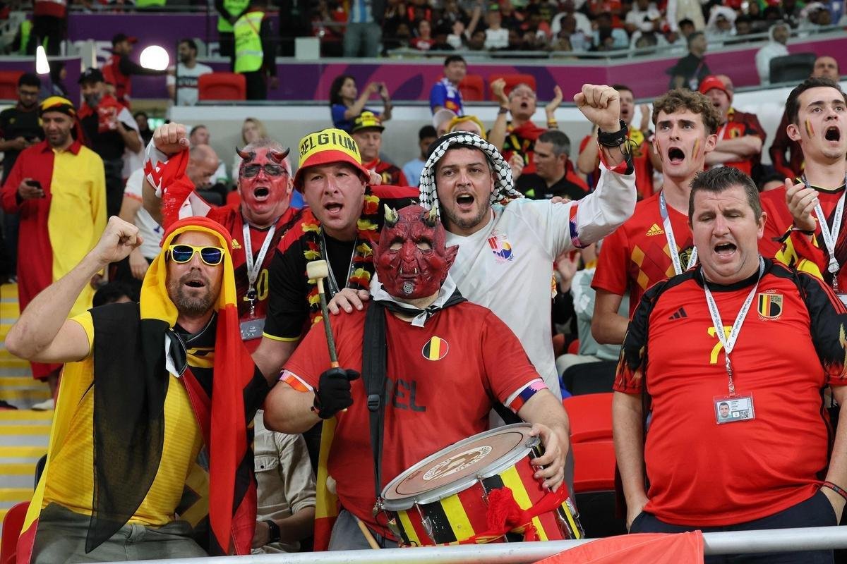 Torcedores de Blgica e Canad no jogo pela Copa do Mundo