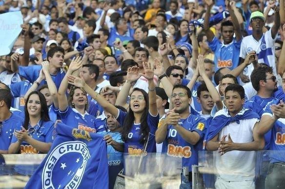 Torcida comparece em excelente nmero e acompanha vitria do Cruzeiro no Mineiro