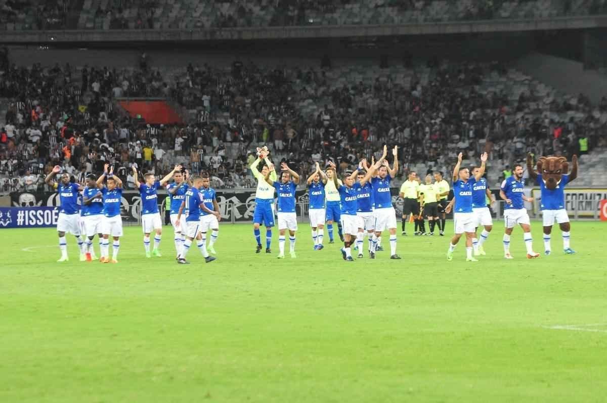 Festa cruzeirense no final do clssico com a vitria por 1 a 0