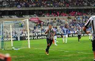 No primeiro gol, Otero saiu pedindo silncio para a torcida do Cruzeiro, maioria no Mineiro