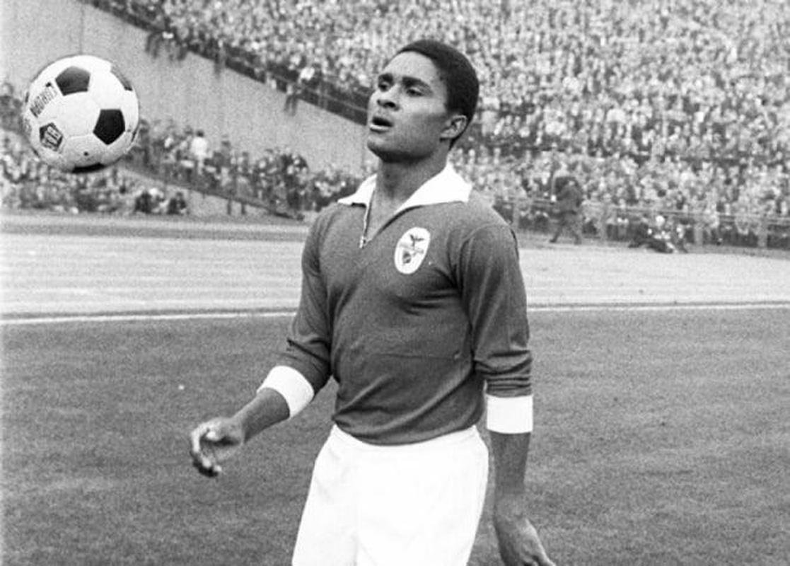 Eusbio (Portugal) - O 'Pantera Negra' brilhou na Copa de 1966, na Inglaterra, e foi artilheiro, com nove gols. Portugal terminou na terceira colocao no nico Mundial disputado pelo atacante 