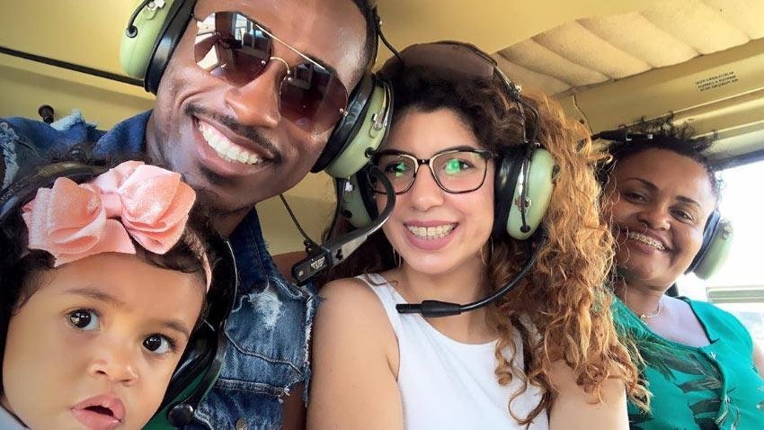 O atacante Denlson aproveitou um passeio de helicptero com a famlia no Rio de Janeiro