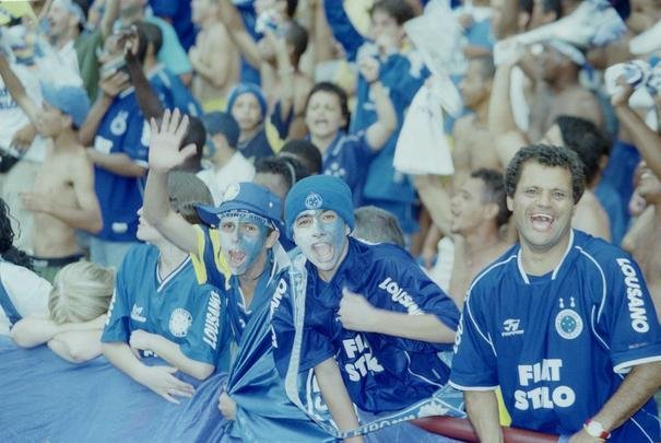 Torcida do Cruzeiro lotou Mineiro em 30 de novembro de 2003 para assistir ao duelo com o Paysandu, pela 44 rodada do Campeonato Brasileiro, que confirmaria o ttulo brasileiro e a Trplice Coroa. O pblico foi de 73.141 pagantes e gerou uma renda de R$ 827.201,00. O nmero de presentes no foi divulgado. O time celeste no decepcionou, venceu por 2 a 1, com gols de Zinho e Mota, e deu incio  festa em Belo Horizonte.
