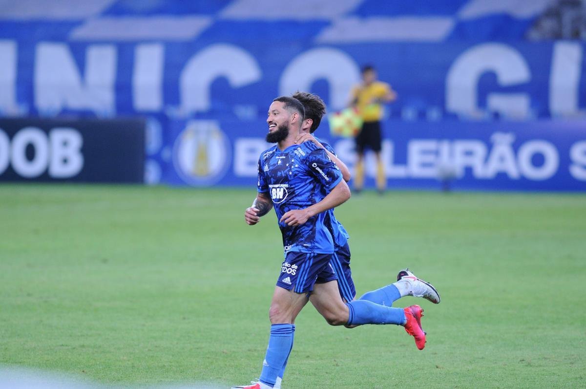Fotos do duelo entre Cruzeiro e Amrica, pela Srie B, no Mineiro