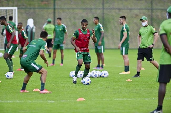 Mancini comandou primeiras atividades no Coelho nesta semana