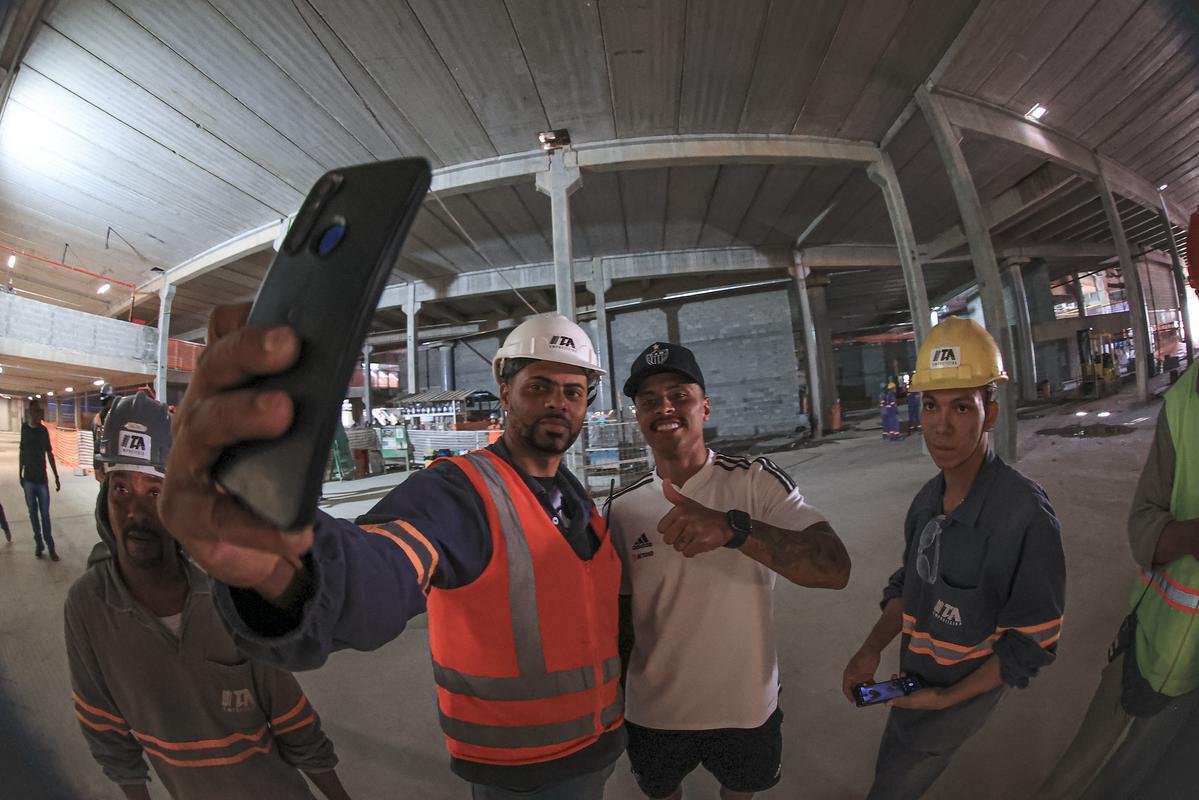 Na manh deste sbado (24/9), jogadores, comisso tcnica e diretoria do Atltico visitaram as obras da Arena MRV, futura casa do Galo.