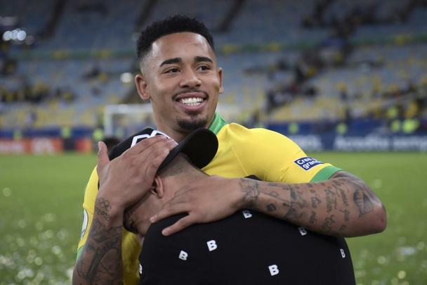 Seleção Brasileira derrota Peru por 3 a 1, conquista Copa América e ergue a taça no Maracanã; veja as fotos da festa do Brasil