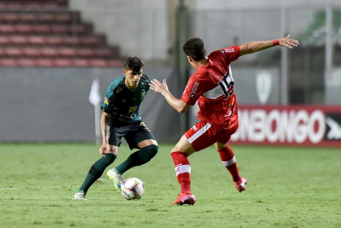 Imagens da vitória do América por 1 a 0 sobre o CRB, no Independência, pela Série B do Brasileiro