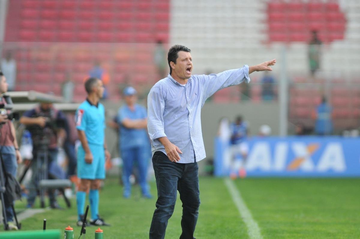 Adilson Batista e Luiz Felipe Scolari se enfrentaram pela quarta vez na histria, como tcnicos, e viram Amrica e Palmeiras empatar por 0 a 0, no Independncia. Veja as reaes dos dois comandantes