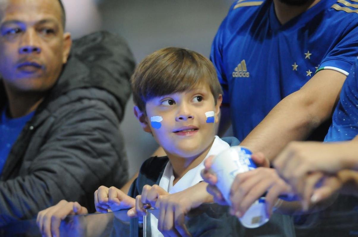 Fotos da torcida do Cruzeiro na partida de volta das oitavas de final da Copa do Brasil, contra o Fluminense, no Mineiro (Juarez Rodrigues/EM/DAPress)