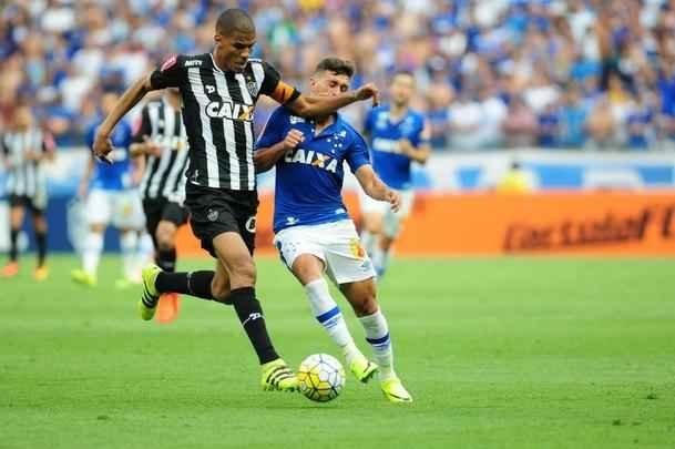 Imagens da parte final do primeiro tempo, com o Atltico em vantagem de 1 a 0