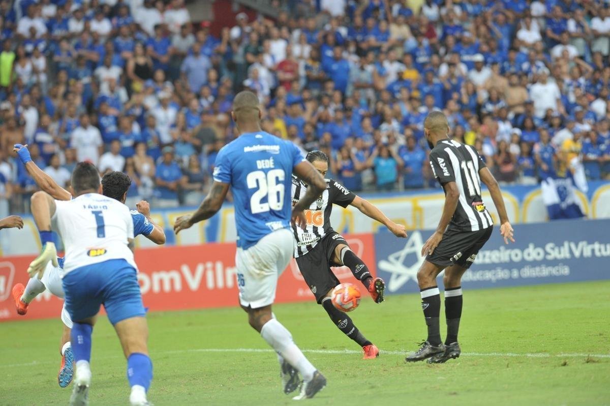 Fotos do segundo tempo do clssico entre Cruzeiro e Atltico, pela final do Mineiro