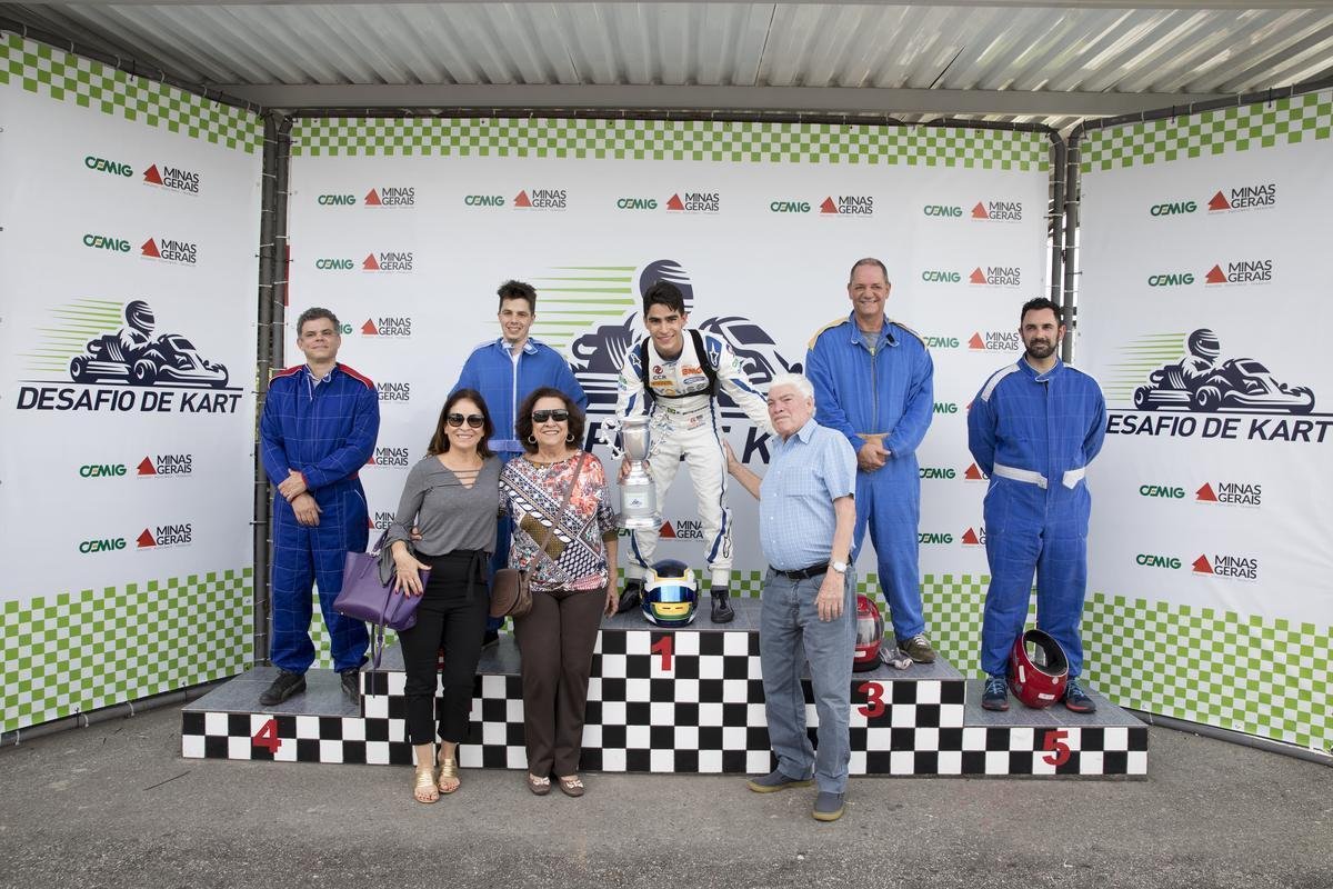 Evento na manh desta sexta-feira reuniu convidados da CEMIG e jornalistas, alm do prprio piloto