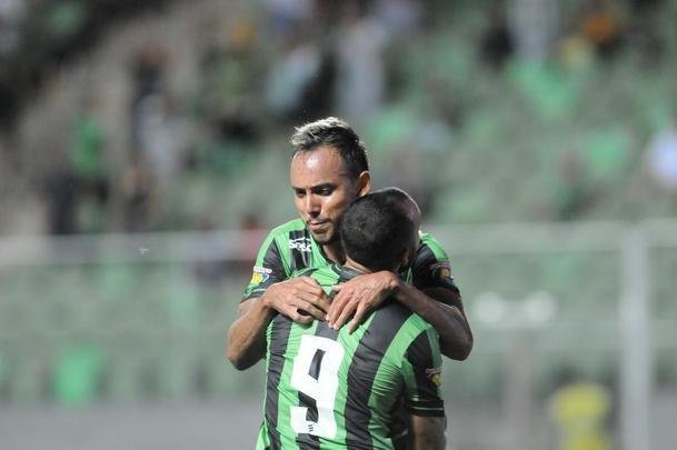 Com gols de Felipe Augusto e Al, Amrica venceu Coimbra por 2 a 0, nesta segunda-feira, no Independncia, pela sexta rodada do Campeonato Mineiro