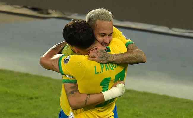 Neymar festeja gol de Paquet sobre o Peru, na semifinal