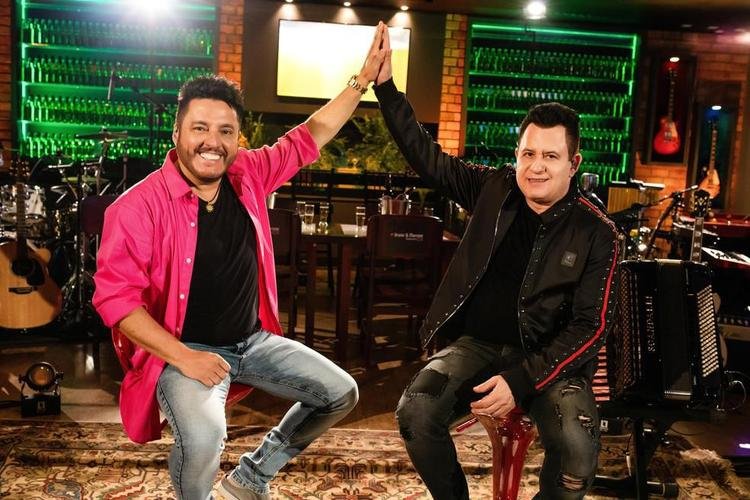 Bruno & Marrone não decepcionaram e também figuraram entre os primeiros. A dupla é fã de futebol goiano. Bruno é Vila e Marrone, Goiás.