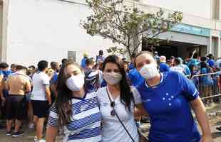 Torcida do Cruzeiro chega ao Independncia para o primeiro jogo com pblico no estdio durante a pandemia