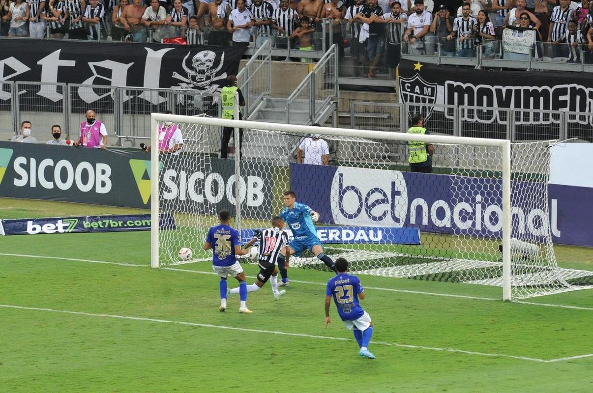 Ademir entrou no segundo tempo e fez o gol da virada do Atltico nos acrscimos