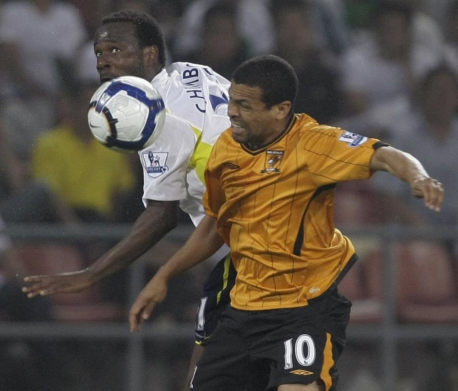 Revelado pelo Cruzeiro, Geovanni tambm passou por
Amrica, Barcelona, da Espanha, Benfica, de Portugal, Manchester City e Hull City, ambos da Inglaterra, SJ Earthquakes, dos Estados Unidos, Vitria e Bragantino