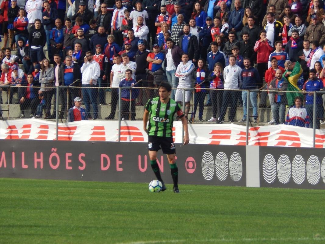 Amrica perde para o Paran Clube, em Curitiba: veja imagens da partida no Durival de Britto