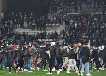  Comissão Disciplinar da entidade se reuniu e determinou a eliminação das duas equipes por conta dos atos registrados no estádio do Lyon