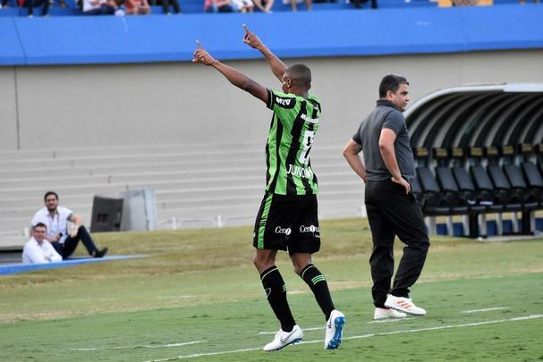 Fotos do empate entre Vila Nova e América