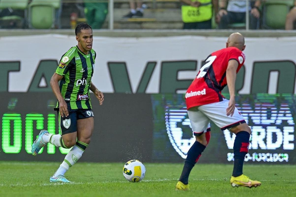 As fotos do duelo decisivo entre Amrica e Atltico, neste domingo (13/11), no Independncia, em Belo Horizonte. Partida foi vlida pela 38 rodada da Srie A do Campeonato Brasileiro.