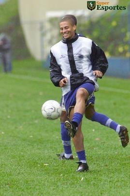 Meia Alex em treino na Toca I em 2001, em sua primeira passagem pelo Cruzeiro