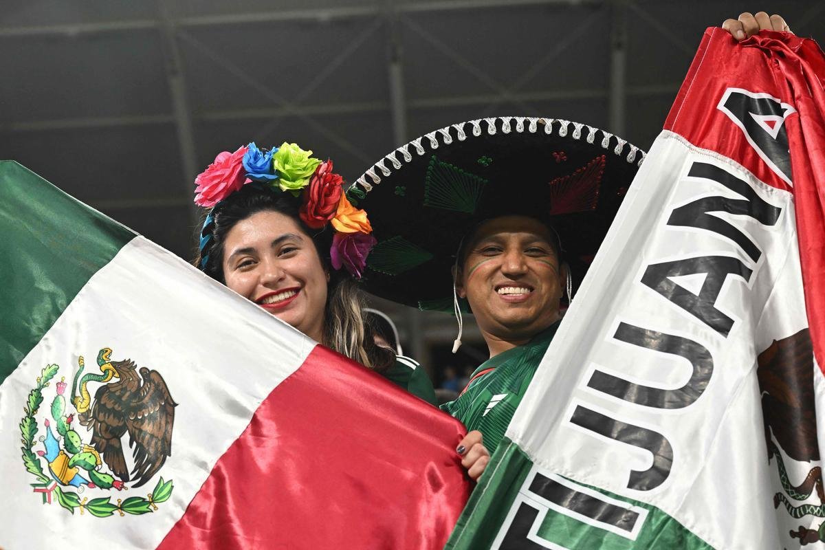 Imagens da torcida no jogo entre Mxico e Polnia pelo Grupo C da Copa do Mundo.